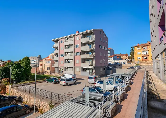 Pula City Centre, Modern App 2+2, Free Parking