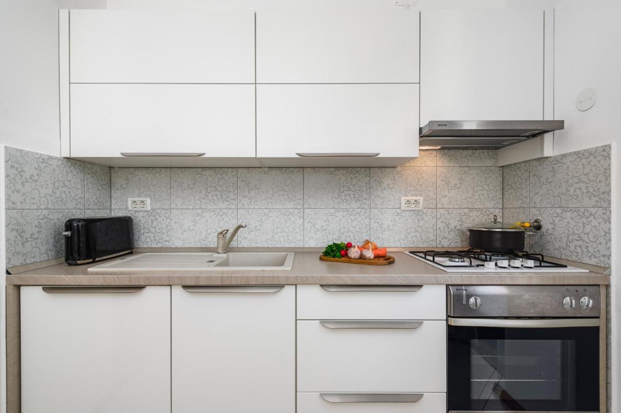 Centre, Modern App 2+2, Free Parking Apartment *
