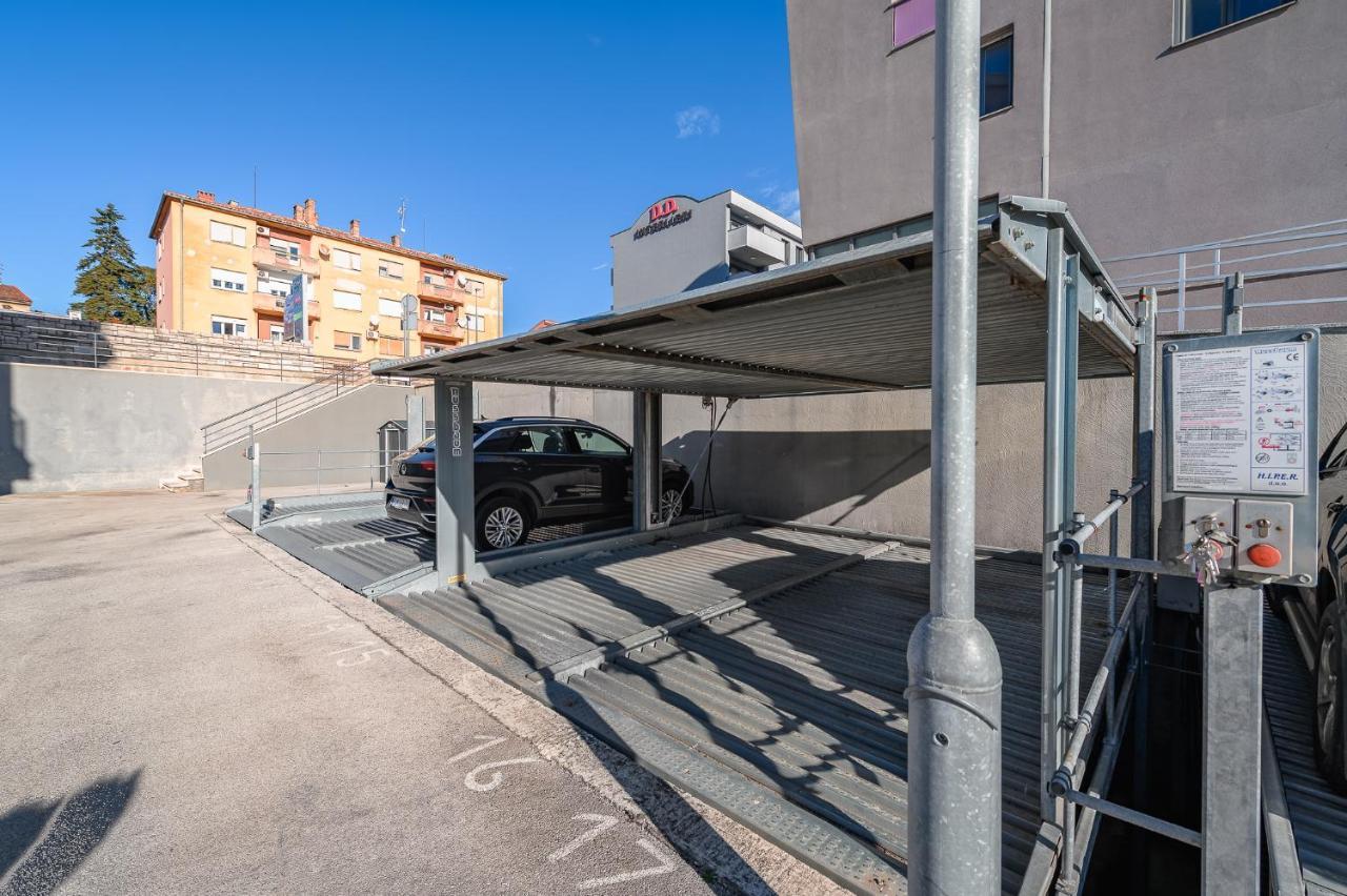 Centre, Modern App 2+2, Free Parking Apartment